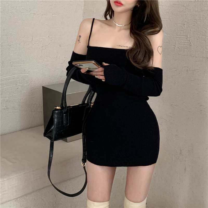 Real price ~ 2021 spring new knitted dress with suspender bottom, close waist and tight buttock skirt with sleeves