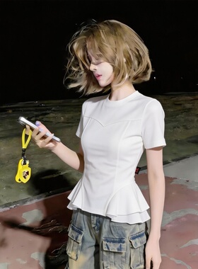 白色收腰荷叶边下摆短袖T恤女2026新款夏季修身显瘦独特漂亮上衣