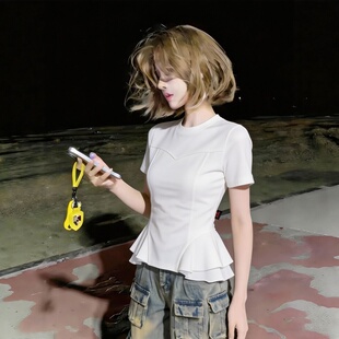 白色收腰荷叶边下摆短袖T恤女2026新款夏季修身显瘦独特漂亮上衣