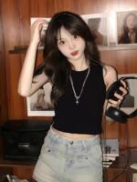 A popular letter-printed top for women, a summer rose red heavy cotton slimming and form-fitting short halter top T-shirt thumbnail 4