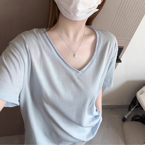 短袖T恤女夏季卷边V领慵懒风纯色
