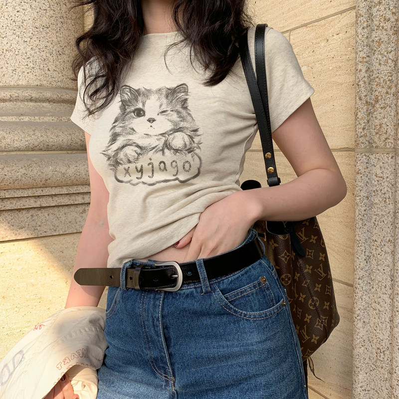 小众不撞款短袖t恤女生2026夏季新款奶白灰正肩棉修身短款小上衣