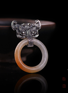 儒匪窝 复刻西周瑞兽铺首衔环 银配翡翠袈裟环 三