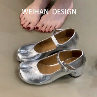 羊皮版!法式银色分趾鞋女一字带粗跟猪蹄奶奶鞋时尚小众高跟单鞋