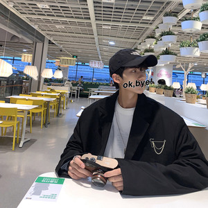 高级感西装设计感翻领别针小西装外套男潮炸街痞帅落肩西服图片