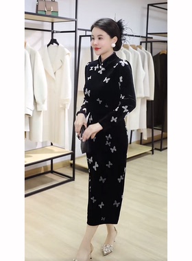 2024秋新中式蝴蝶丝绒优雅黑色显瘦轻奢名媛修身连衣裙24Q1001