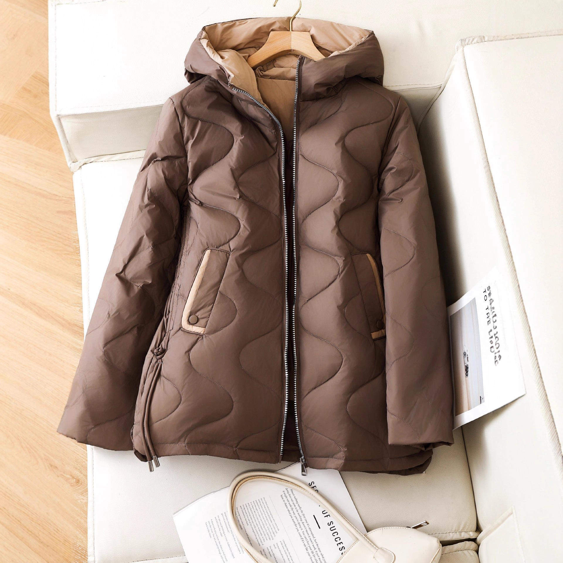 秋冬修身轻薄羽绒服女中长款韩版连帽外贸加大码外套潮50%