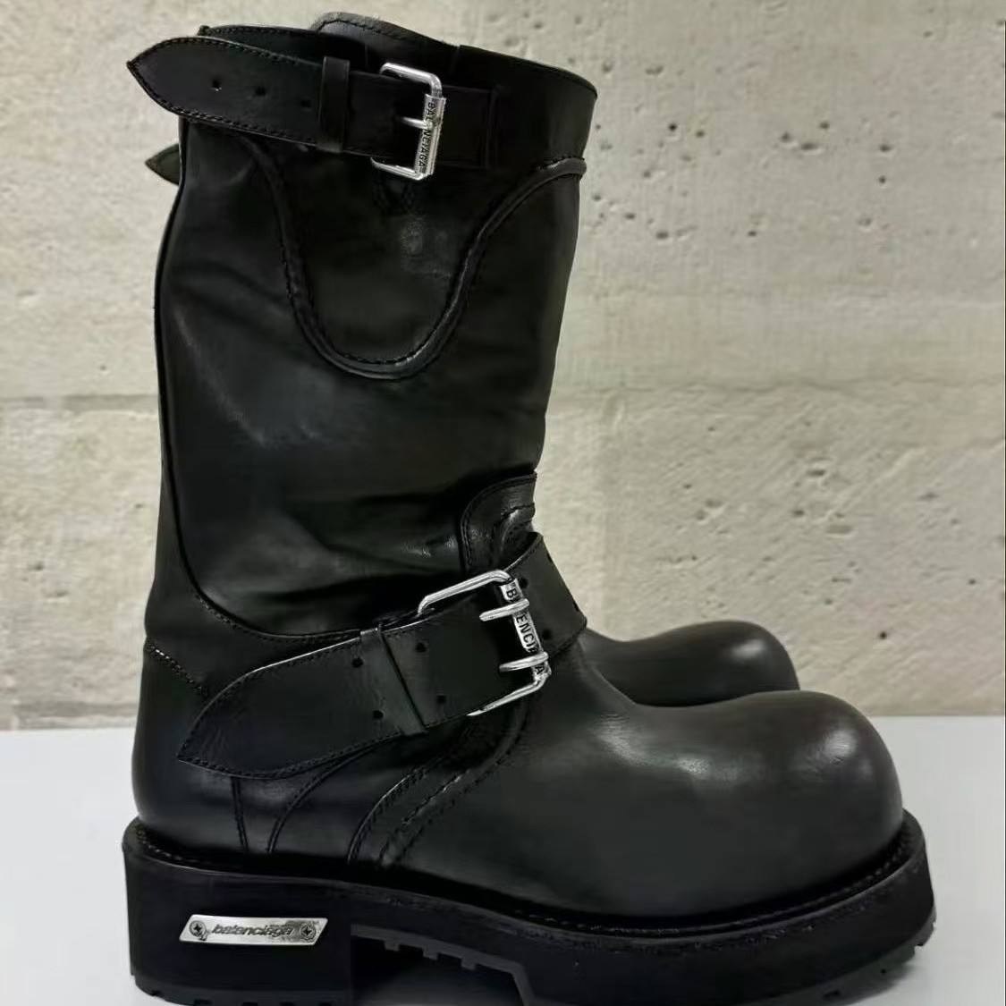 2025英伦风厚底马丁靴女夏季皮带扣骑士靴时装靴中筒圆头橡胶纯色