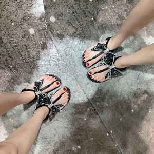 水钻蝴蝶结夹趾平底凉鞋洛梦婷