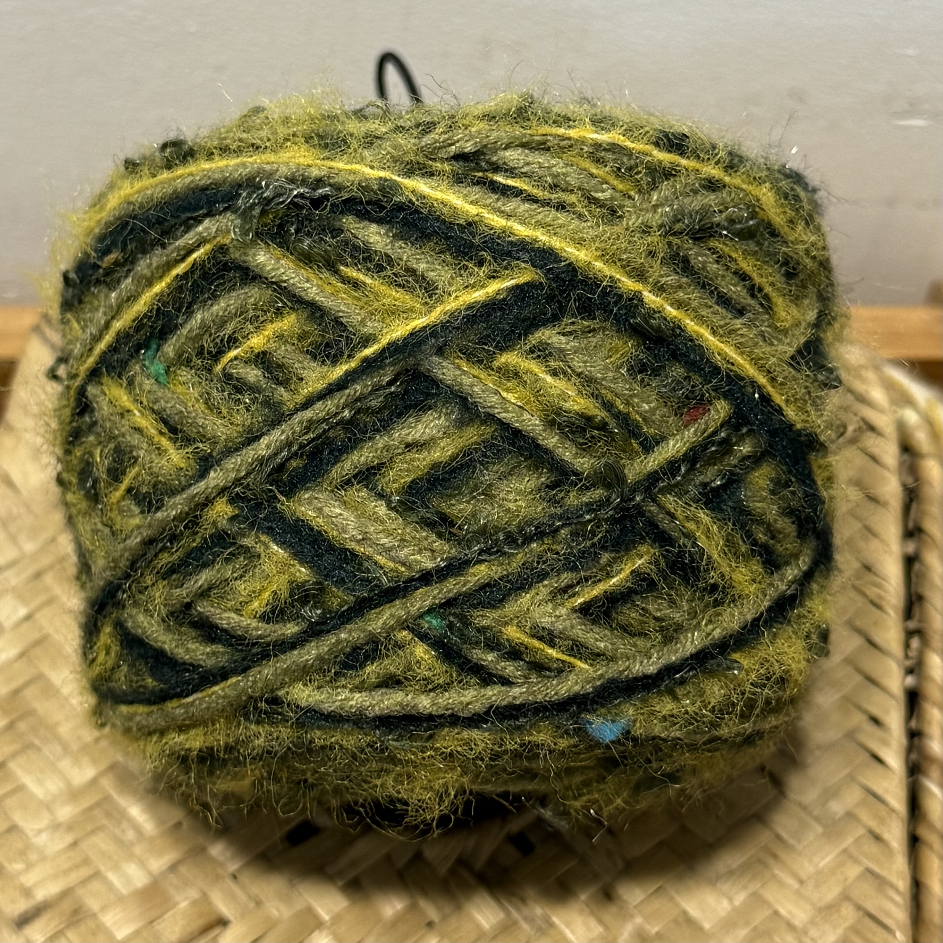 复古美拉德绿色乌木系手编特色羊毛混线外套发卡衣包帽子围巾线团