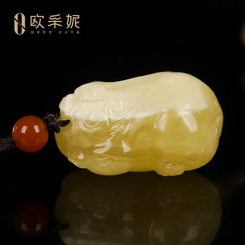 欧采妮天然原石蜜蜡貔貅吊坠