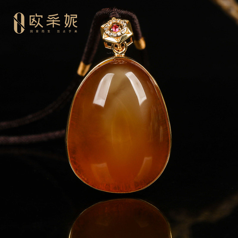 天然鸡油红蜜蜡原石银镶吊坠