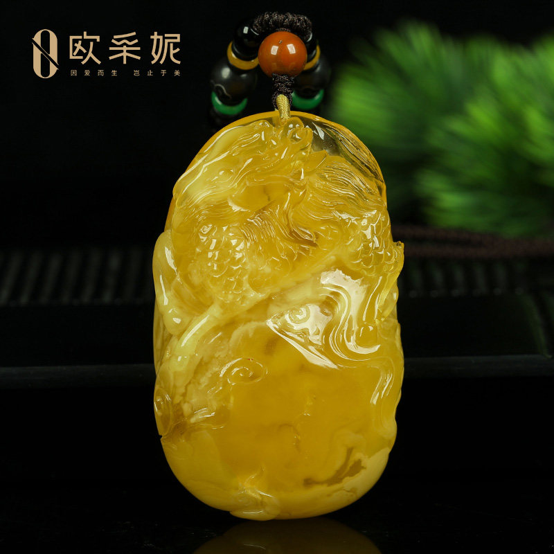 蜜蜡吊坠【珍藏白花龙牌】天然琥珀白花蜡新满蜜雕刻挂链俄料孤品
