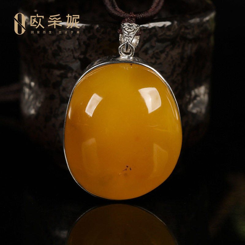 欧采妮蜜蜡吊坠天然琥珀原石带皮色鸡油黄随型银镶毛衣挂坠孤品