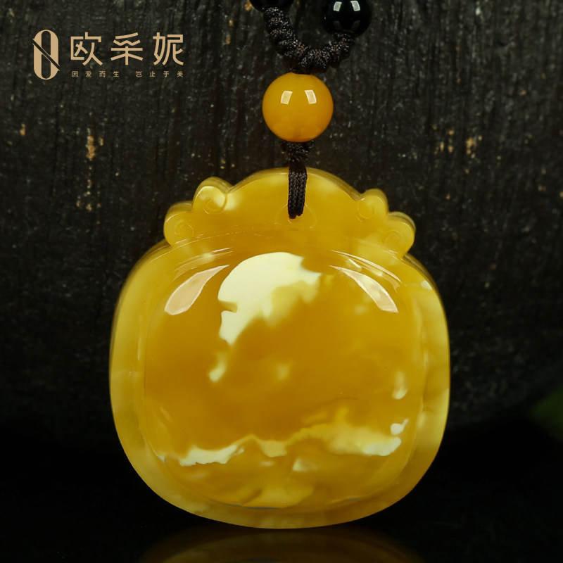 蜜蜡吊坠【珍藏白妖花锁牌】天然琥珀白花鸡油黄满蜜挂链俄料孤品