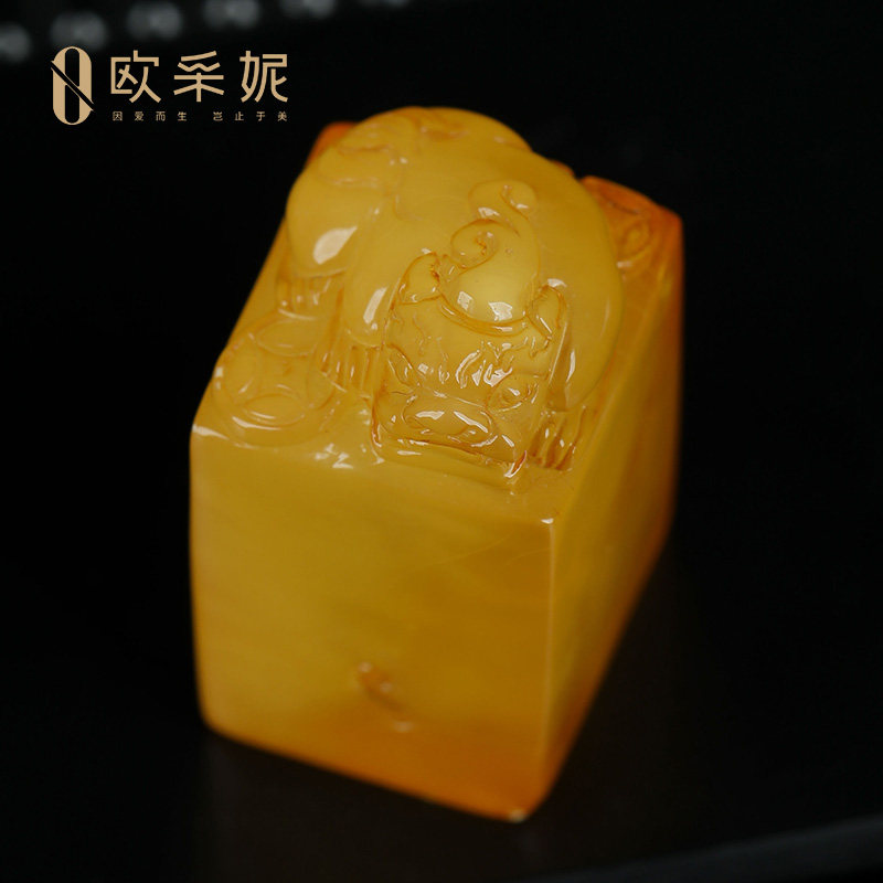 欧采妮蜜蜡吊坠印章【孤品】天然原石琥珀满蜜鸡油黄貔貅雕刻件