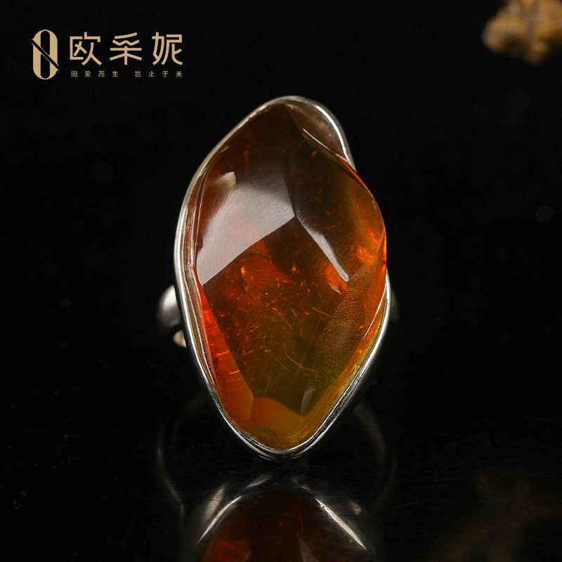 欧采妮S925银镶鸡油红蜜蜡戒指