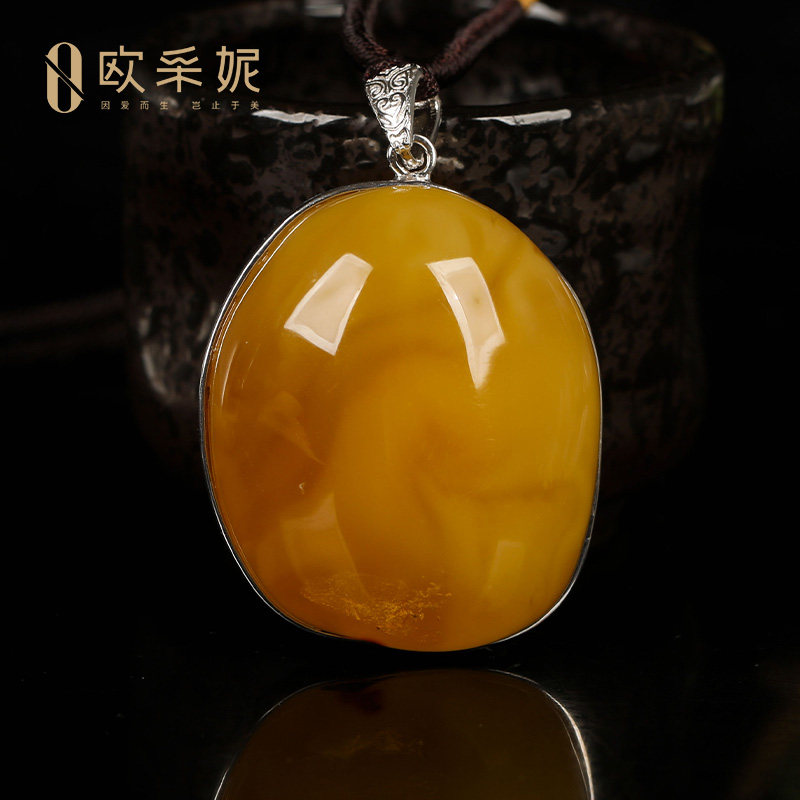 欧采妮蜜蜡吊坠天然琥珀原石带皮色鸡油黄随型银镶毛衣挂坠孤品