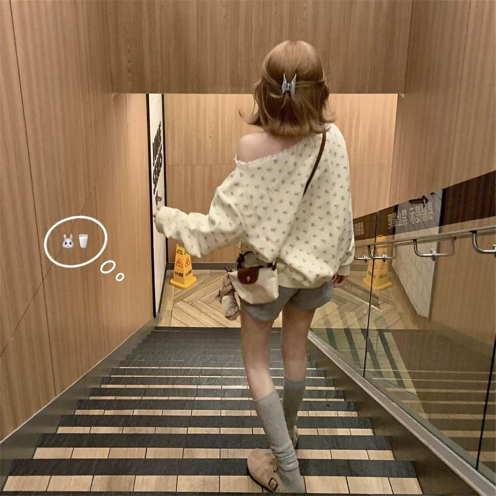 现货韩系甜美碎花斜肩杏色卫衣女秋宽松显瘦露肩上衣