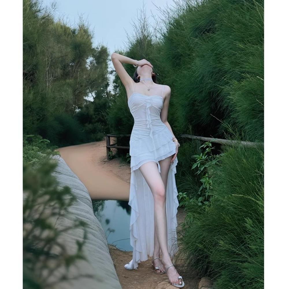 泰国穿搭纯欲风绝美沙滩裙女气质海边度假不规则吊带连衣裙高级感