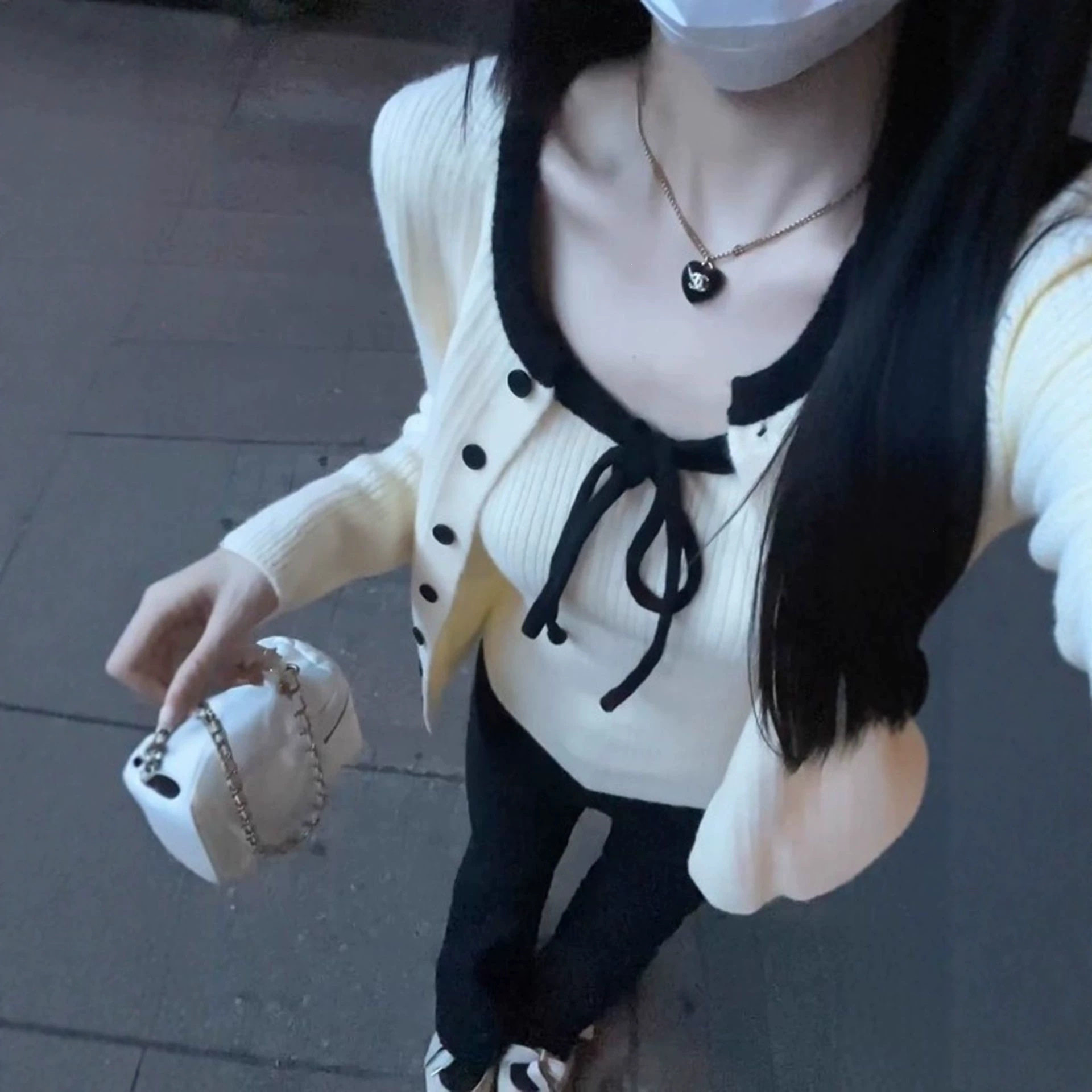 法式感镂空圆领长袖针织开衫女春季新款洋气修身单排扣上衣潮罩衫