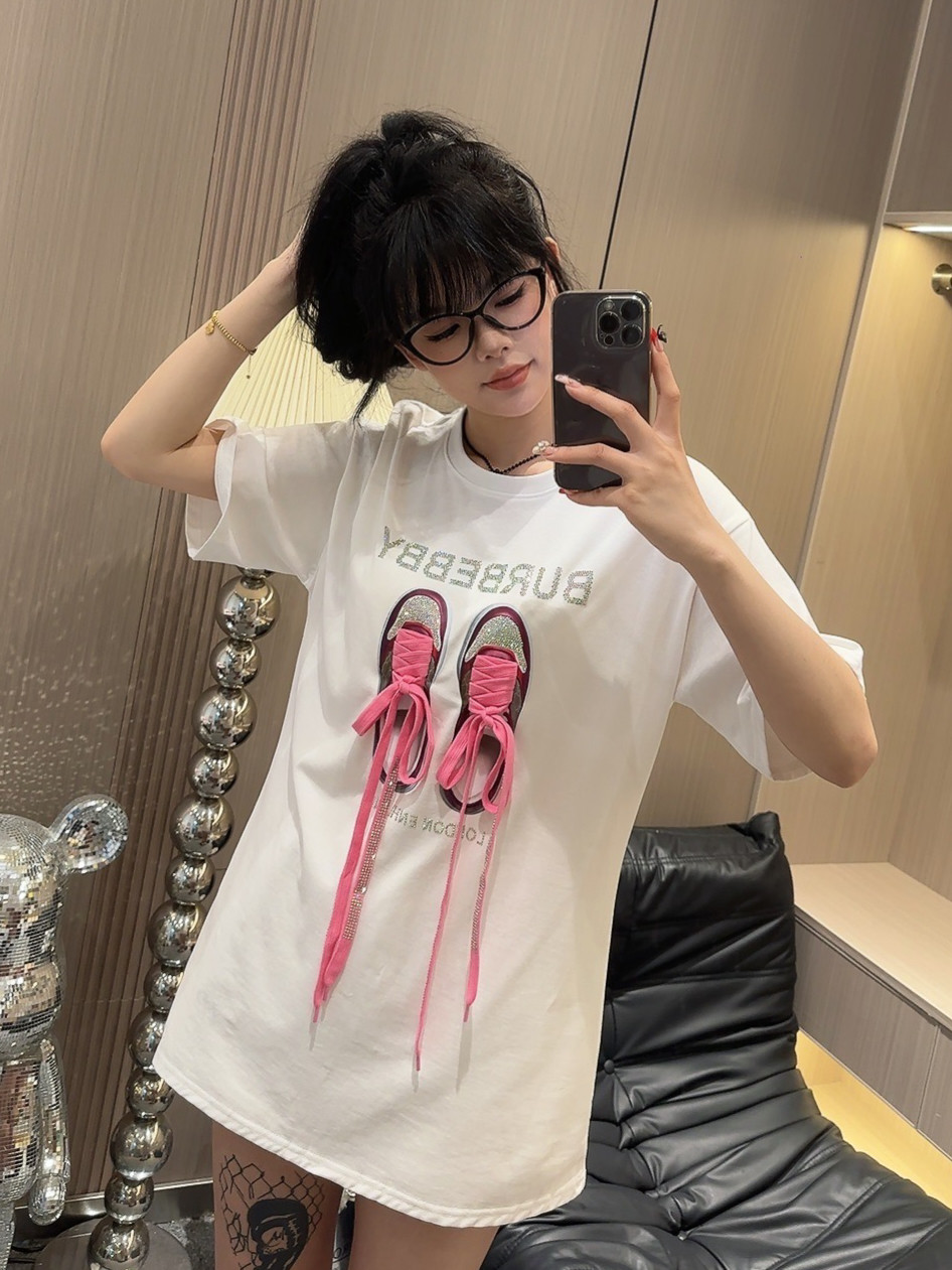哥与婷子2026春夏新款烫钻字母立体鞋带短袖T恤女宽松休闲风上衣