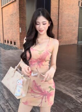 少奶奶同款法式吊带显瘦连衣裙