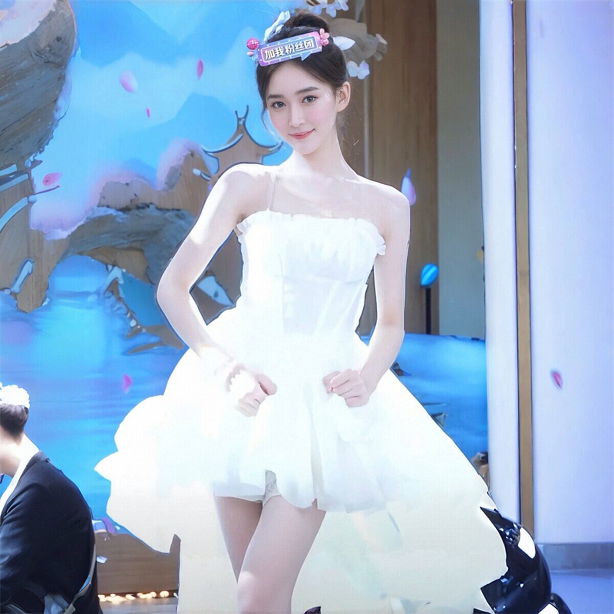 卡卡同款杏白连衣裙高定在逃公主