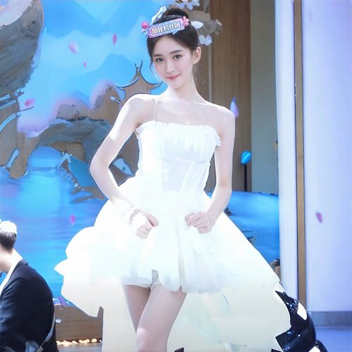 卡卡同款杏白连衣裙高定在逃公主