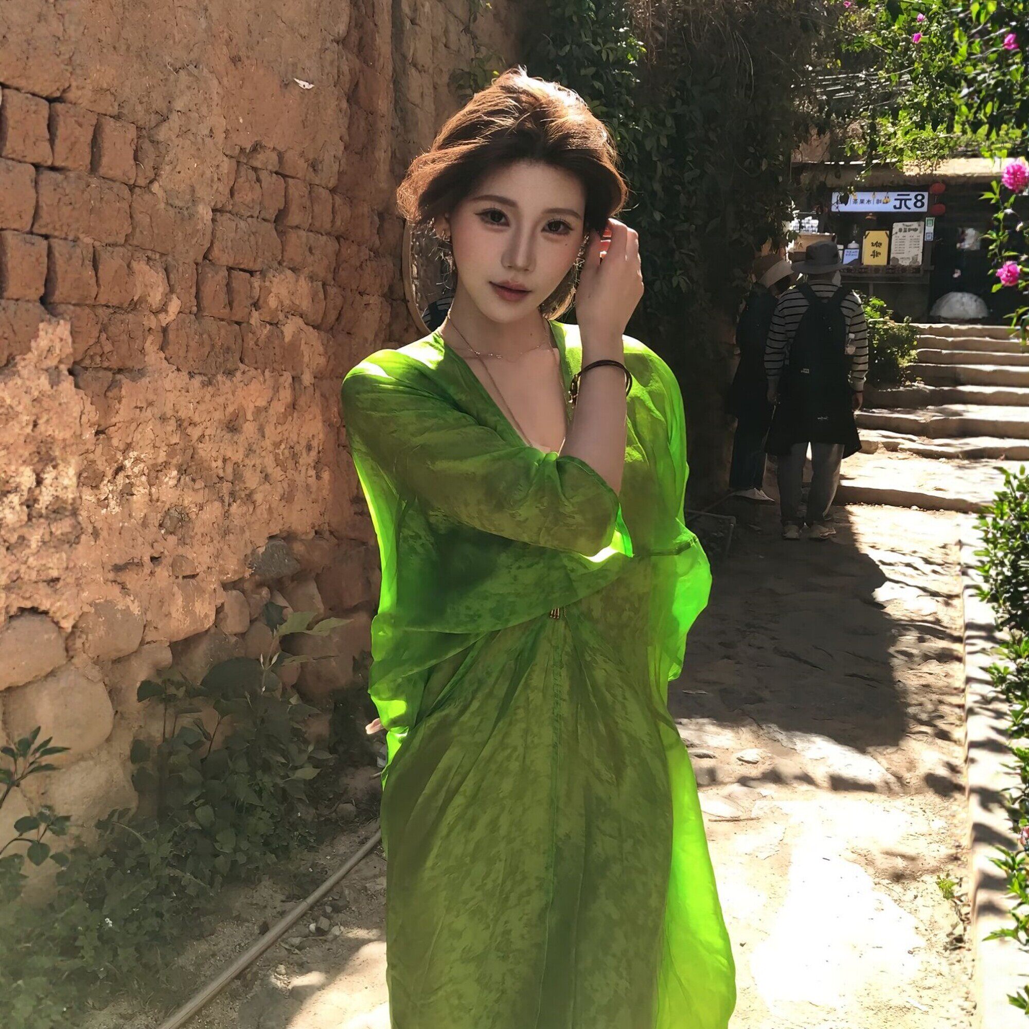 耿耿同款绿色深V系带半袖连衣裙