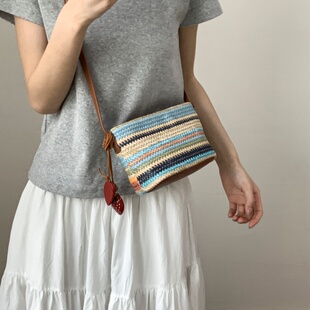 夏天夏季海边度假风彩虹编织草编包包女2025新款拉链斜挎包手机包