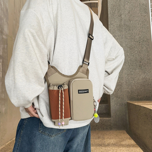 日韩风设计感斜挎包拼色复古多口袋男女轻便休闲单肩包通勤手机包