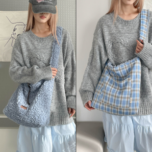 冬季羊羔毛双面背2025新款潮时尚甜美学院风斜挎托特包单肩毛绒包