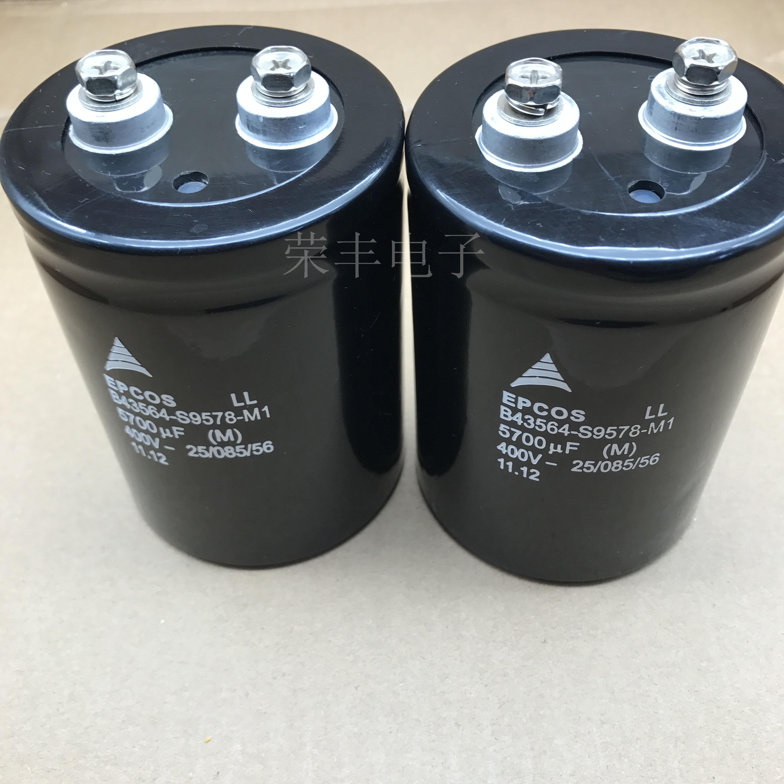 全新进口400V5700UF 螺丝变频器电容