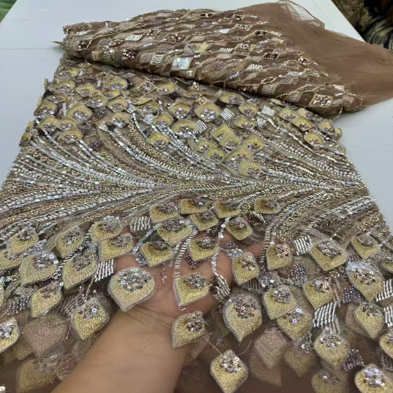 重工手工订花珠管亮片网纱布料刺绣面料婚纱礼服走秀时装辅料批发