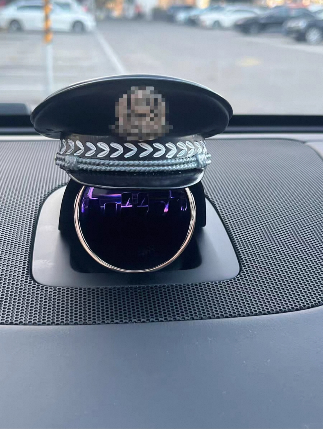 蔚来问界m5m7m8m9音响装饰品帽子车载摆件中控台内饰城市守护者款