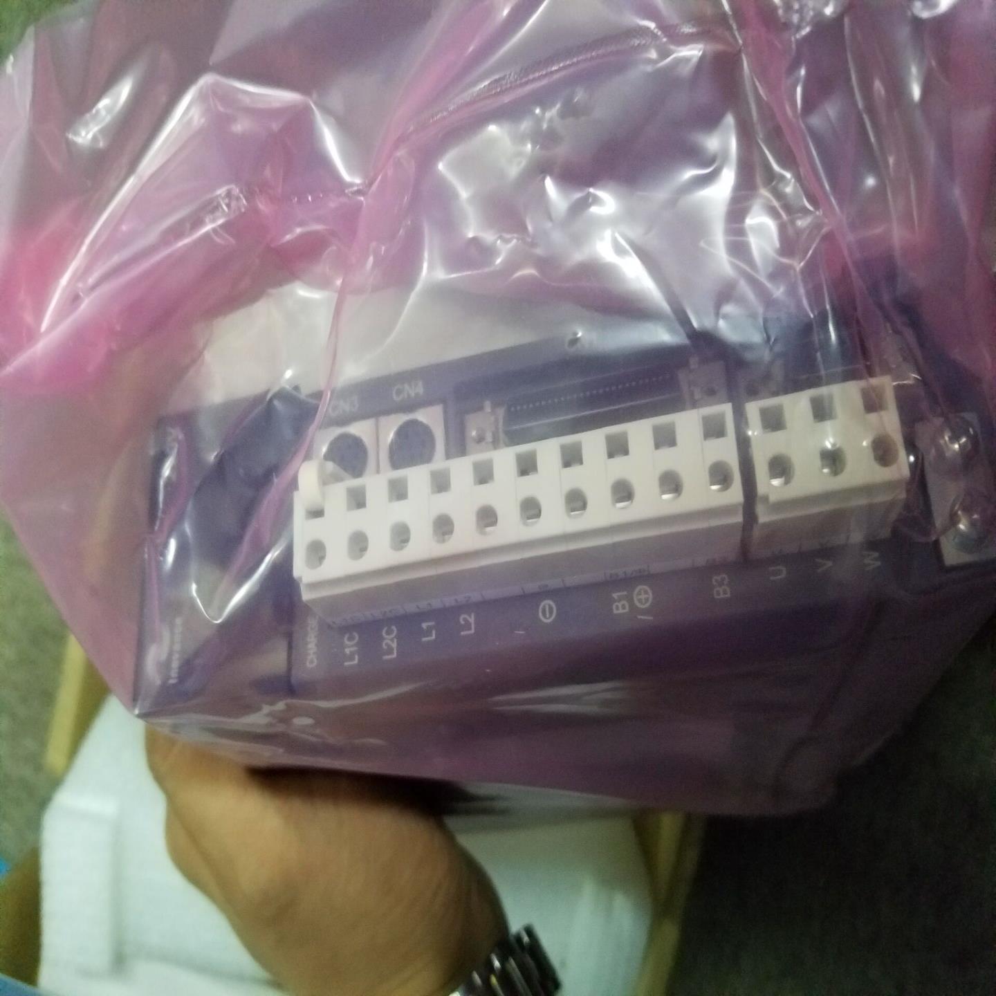 全新原装IS500伺服驱动IS500PS1R6I电机IS1-20B30CB-U131X