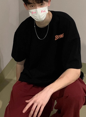 黑色美式字母短袖t恤男2025新款夏季潮牌纯棉正肩设计感上衣