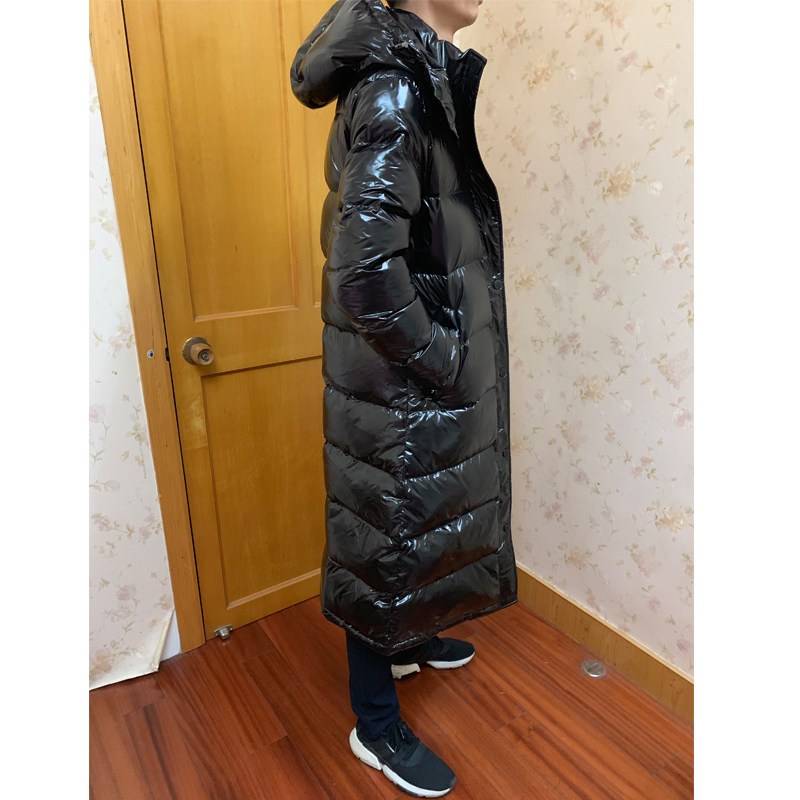 THE NEW MENS LONG SHINY DOWN JACKET IS EXTRA LONG AND THICKENED AND THE WARM AND COLD-PROOF CLOTHING FOR OUTDOOR SPORTS IS LONGER AND THICKER