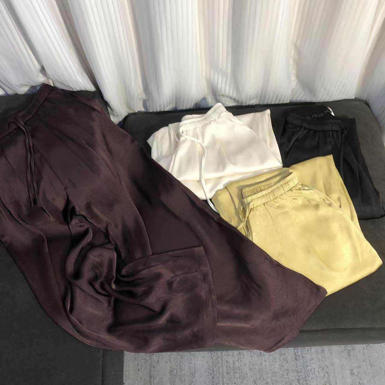 慧慧来自星星女装店  8827新款四色醋酸百搭休闲阔腿裤