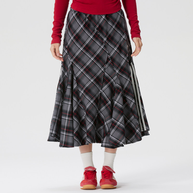 adidas阿迪达斯三叶草女子运动裙子摩登格纹休闲A字半身裙KT6381