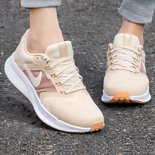 NIKE耐克跑步鞋女鞋2025冬季新款网面透气缓震休闲鞋运动鞋DR2698