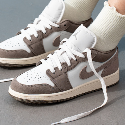 幸运叶子丨耐克AJ1篮球鞋女鞋大童AIRJORDAN1低帮板鞋