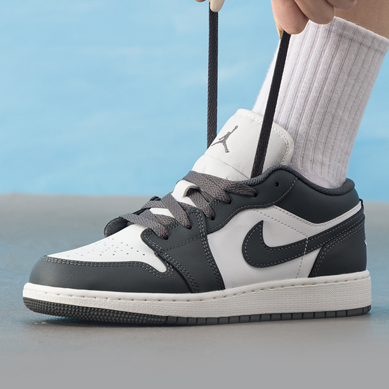 耐克NIKE女鞋2025冬季新款AJ1篮球鞋时尚板鞋复古休闲鞋553560