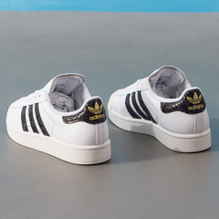 阿迪达斯三叶草贝壳头板鞋女2026春季新款休闲鞋复古小白鞋JP8162