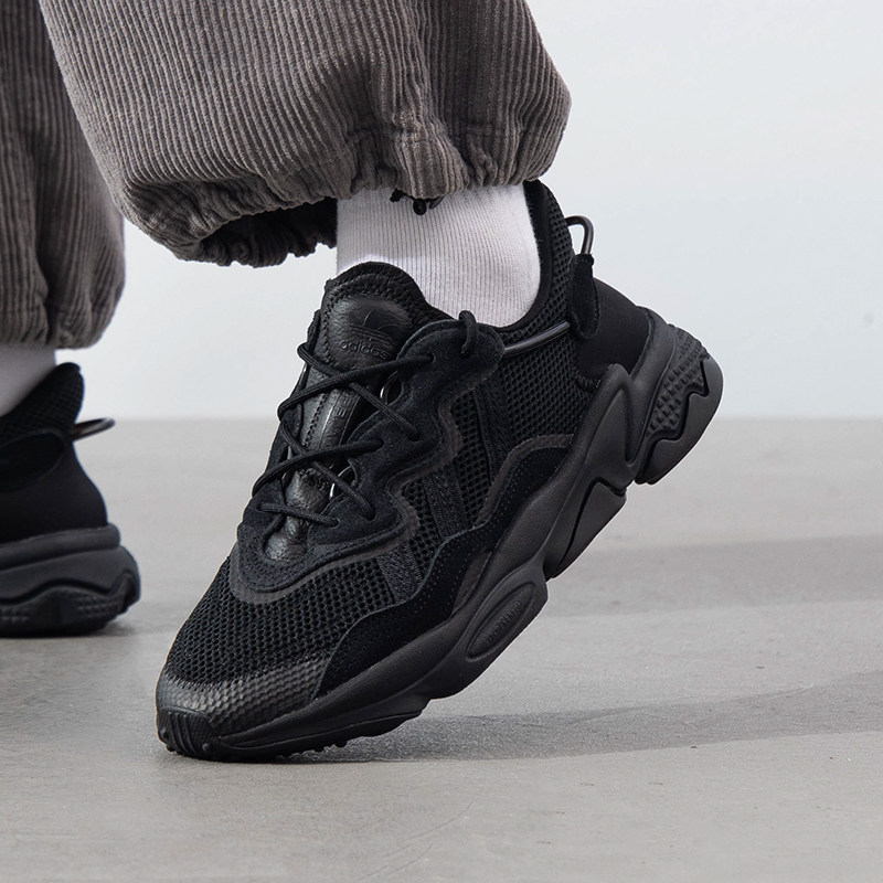 三叶草OZWEEGO老爹鞋