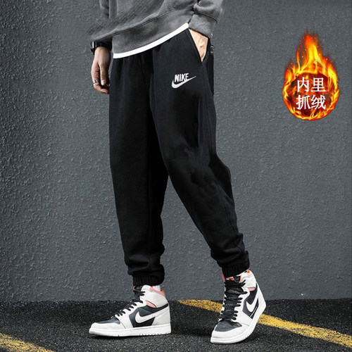 弹性腰身搭配抽绳，两侧口袋，