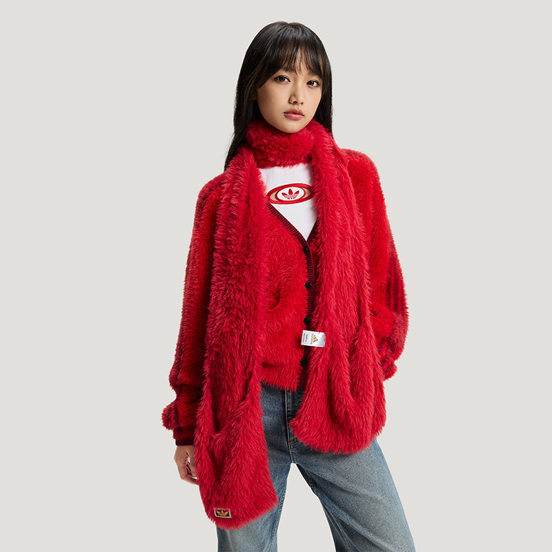 Adidas三叶草马年新年款保暖男女同款毛绒口袋时尚围巾围脖KH0284