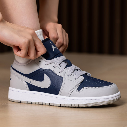 幸运叶子丨NIKE耐克板鞋女鞋秋季新款大童时尚休闲鞋AJ1运动鞋子