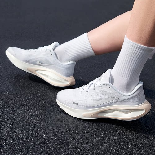 耐克女鞋跑步鞋25冬季新款运动鞋JOURNEY RUN减震透气跑鞋FJ7765